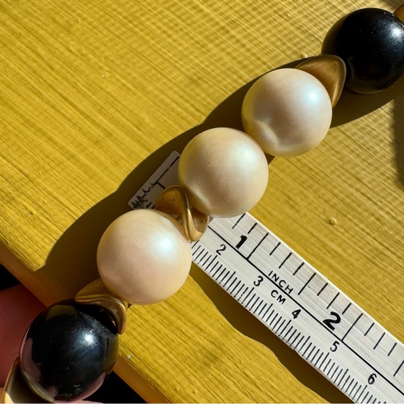 Vintage Jumbo Faux Pearl Necklace - Picture 2 of 8